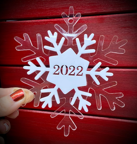 Christmas ornament, acrylic snowflake, shiny, lustrous ornament, clear and white like snowflakes, elegant, durable and substantial.