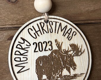 Wooden Christmas Moose Ornament: Engraved Holiday Decor