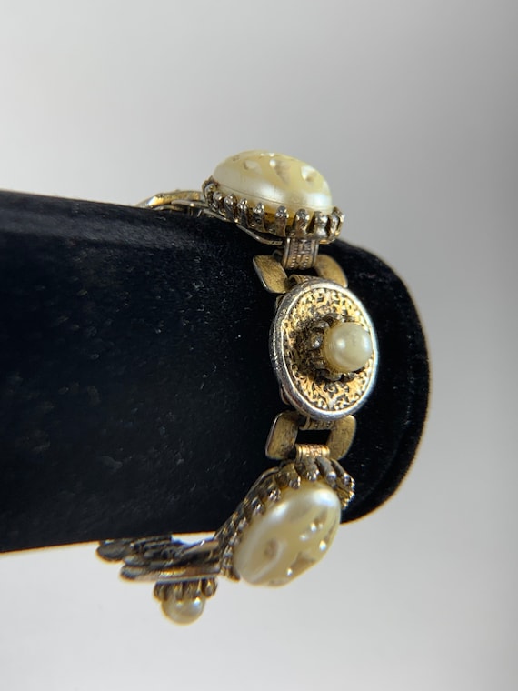 Vintage gold link bracelet with faux pearls. Link 