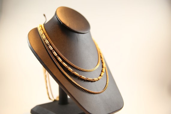 Vintage decorative Gold layered chain necklace - image 3