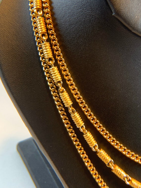 Vintage decorative Gold layered chain necklace - image 4