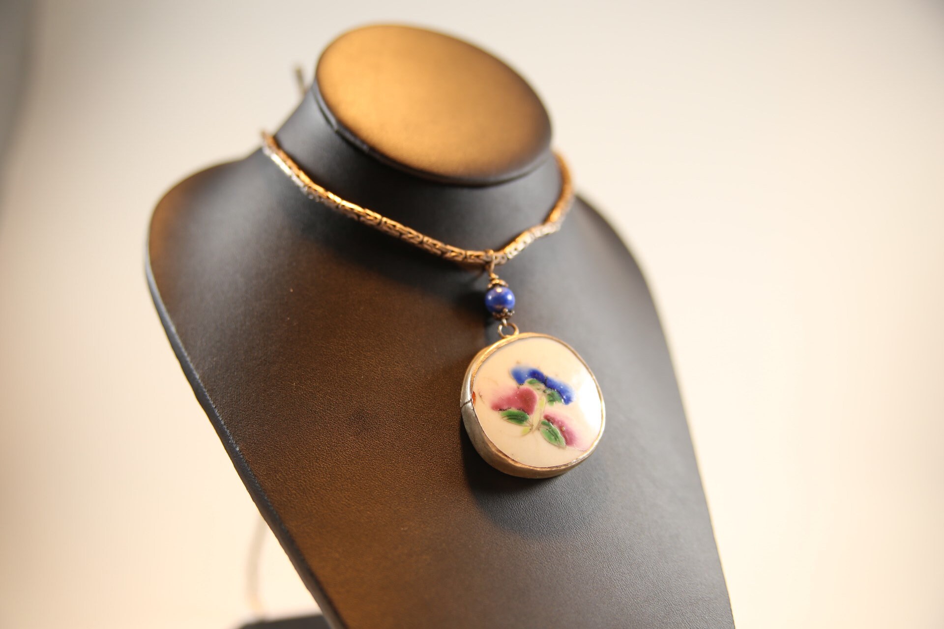 Pendentif Floral En Porcelaine V. Hallingskov Années 1960 - Vintage Avec Usures Légères