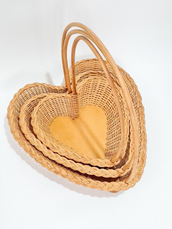 VINTAGE WOVEN WOOD WICKER HEART SHAPED BASKET HOME DECOR