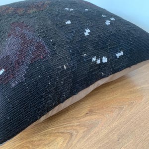 Vintage Rug Pillow 20x20: Mid-Century Modern, Black Throw Pillow Cover Cushion, Floral Turkish Kilim Pillow, Home Decor Gift image 10