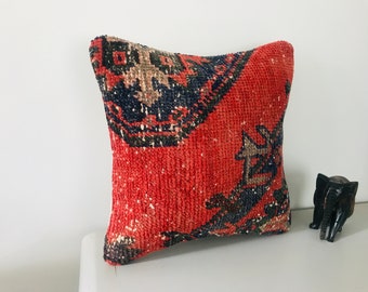 Funda de cojín Kilim vintage en rojo y azul marino (40,6 x 40,6 cm) – Cojín étnico bohemio, cojines pequeños turcos