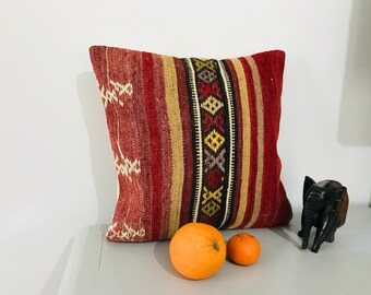 Funda de almohada Kilim roja, almohada de alfombra turca hecha a mano, 16x16 / Decoración bohemia para el hogar, cojines decorativos vintage para sofá ⇻ Almohada de decoración para sala de estar