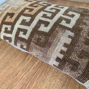 Cojín de 30 x 50 cm, funda de cojín lumbar, funda de cojín kilim turco, decoración bohemia moderna, cojín de alfombra, cojín de sofá, funda de cojín tribal. imagen 9