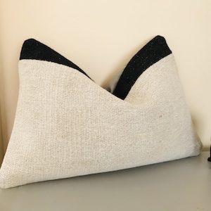 Rectangle Throw Pillow Cover -12X24 Boho Decor -Hemp Kilim Pillow Cover -Lumbar Pillow Case -Turkish Rug -Black Cream Pillow -Tribal Cushion
