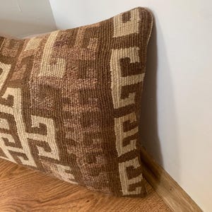 Cojín de 30 x 50 cm, funda de cojín lumbar, funda de cojín kilim turco, decoración bohemia moderna, cojín de alfombra, cojín de sofá, funda de cojín tribal. imagen 11