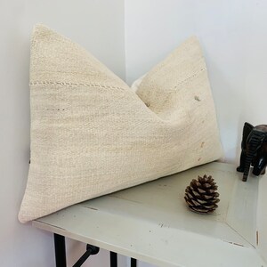 Turkish Pillow Cover 16x24 -Neutral Kilim Pillow -Minimalist Decor -Boho Tribal Pillow Case -Throw Lumbar Pillow for Bed -Decorative Cushion