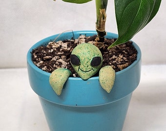 Alien Plant Buddy, Ceramic Alien, Garden Art, Plant Stake, Mini Green Alien, Whimsical Alien, Handmade Alien, Garden Lover&#39;s Gift, Alien Art