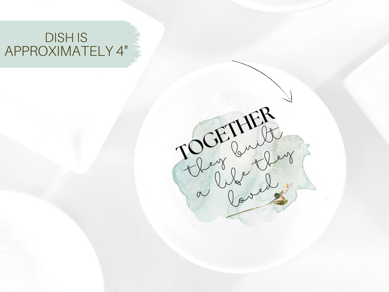 Puede incluir: Un plato de cer&aacute;mica blanco con un dise&ntilde;o de acuarela y el texto "TOGETHER they built a life they loved". El plato tiene un di&aacute;metro de aproximadamente 10 cm.