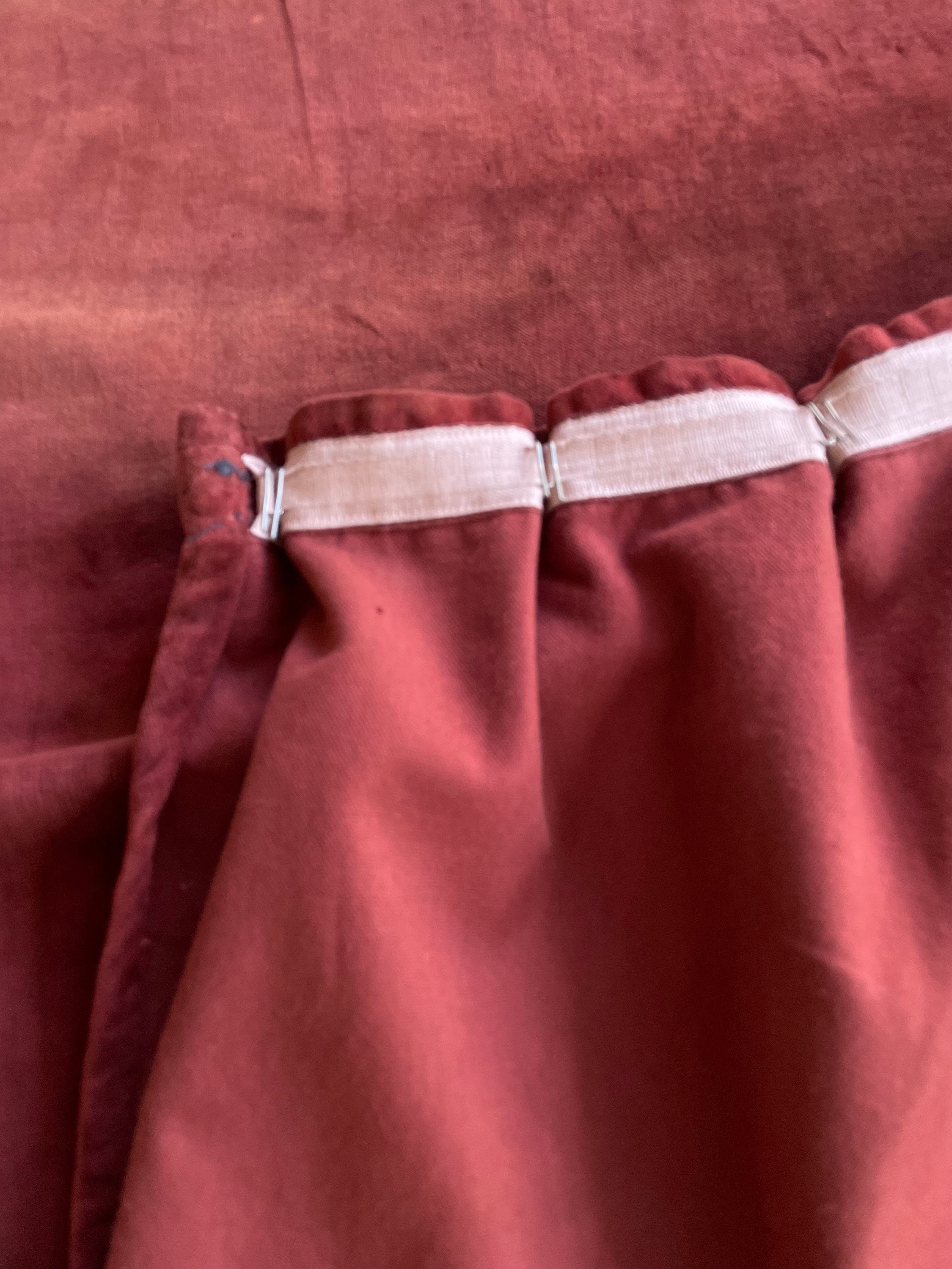 Curtain antique brick red woollen velvet, medium length