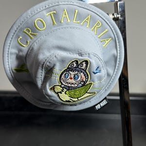 Serie The Monsters Fall in Wild: minibolso con sombrero de pescador confirmado en caja sorpresa