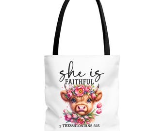 Bolso de mano con diseño de vaca de las Tierras Altas "Ella es", regalo cristiano de aliento para mujeres, bolso de granja con temática religiosa, bolso con versículo bíblico inspirador, regalo para amantes de las vacas.