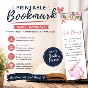 Könnte beinhalten: Ein digitales Lesezeichen zum Ausdrucken mit einem Blumenmuster aus rosa Rosen und dem Text God's Blessing, Numbers 6:24-26. Das Lesezeichen enthält den Schrifttext The Lord bless you and keep you, The Lord make His face shine upon you.