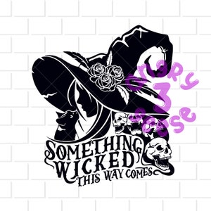 Pode incluir: Silhueta preta e branca de uma bruxa com um chapéu pontudo, rosas e um gato preto. O texto "Something Wicked This Way Comes" está escrito abaixo da bruxa.