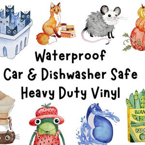 K&ouml;nnte beinhalten: Ein Set aus bunten Vinyl-Aufklebern mit verschiedenen niedlichen Comic-Tieren, darunter ein Fuchs, ein Opossum, ein Frosch, eine Katze und eine Bohnenschote. Die Aufkleber sind wasserdicht und sp&uuml;lmaschinenfest, perfekt um jeder Oberfl&auml;che einen Hauch von Verspieltheit zu verleihen. Der Text "Waterproof Car & Dishwasher Safe Heavy Duty Vinyl" ist auf dem Bild zu sehen.