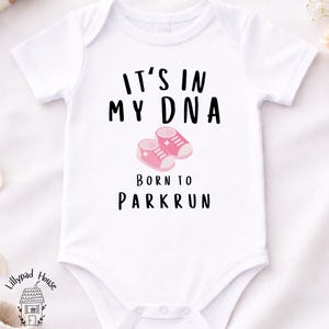 Parkrun-romper voor baby: Born to Run DNA romper en slabbetje
