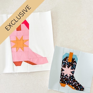 Könnte beinhalten: Zwei Stoffblöcke mit Cowboy-Stiefel-Designs. Ein Stiefel ist rosa mit einem orangefarbenen Stern, der andere ist schwarz mit einem Sternmuster und einem rosa Stern. Das Wort "EXCLUSIVE" ist auf einem diagonalen Banner aufgedruckt.