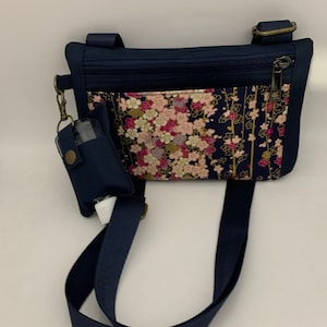 Japanische Kirschblüten Crossbody