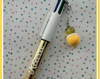 Personalized 4-color Bic pen with TURTLE charm
