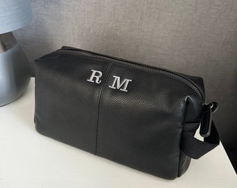 Personalised Wash Bag for Men - Embroidered Vegan Leather Toiletry Bag - Gift for Him - Groomsman Gift - Best Man Gift - Father's Day Gift