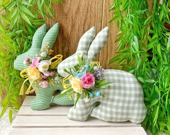 布製イースターバニー装飾、春のイースターテーブル装飾、花とイースターコットン生地のウサギ、ファームハウス生地のウサギ