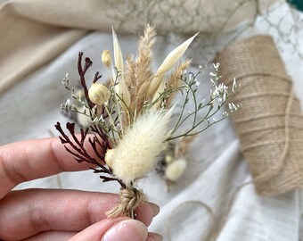 Boutonnière rústico com flores secas, acessório para casamento boho.