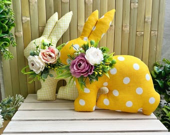 布製イースターバニー装飾、春のイースターテーブル装飾、花とイースターコットン生地のウサギ、ファームハウス生地のウサギ