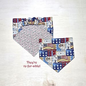 Peut inclure: Deux bandanas triangulaires pour animaux avec un motif patriotique. Un côté présente un collage de drapeaux américains, de la Statue de la Liberté et du texte incluant USA et Liberty and Justice for All. L'envers montre un motif de petites étoiles rouges et bleues sur fond blanc. Le texte They're re-fur-sible! est imprimé en dessous.