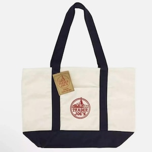 A Trader Joes största återanvändbara kanvasväska i ekologiskt material, blå och vit, 22x14