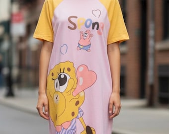 Abito pigiama da donna oversize rosa e giallo in spugna con personaggi
