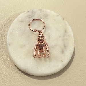 Porte-clés singe en métal rose et doré Kipling avec breloque pour sac (m1)