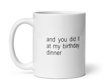 y lo hiciste en mi cena de cumpleaños meme taza blanca brillante