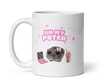 En mi 'taza blanca brillante con meme de ordenador'