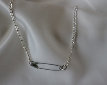 Silver säkerhetsnålshalsband – Egirl Punk Halsband