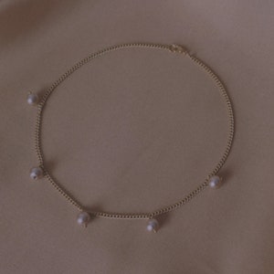 Pärlhalsband – Guldfärgat halsband, mjuk tjejestetik, 30 cm bild 2