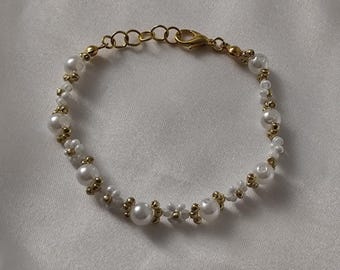 Golden Beaded Pearl Daisy Bracelet, Bridal Floral Jewelry