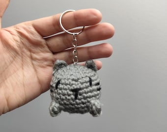 Crochet mini cat keyring in grey, amigurumi animal