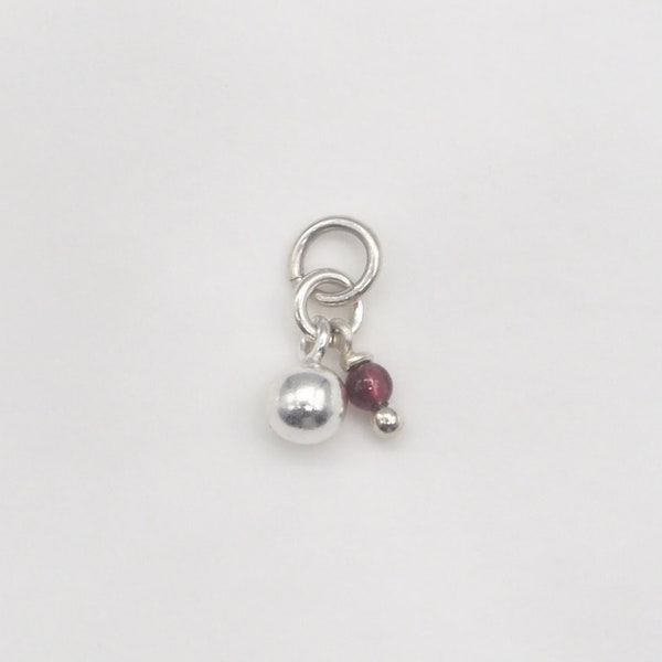 Aki pearl pendant with solid silver almandine garnet