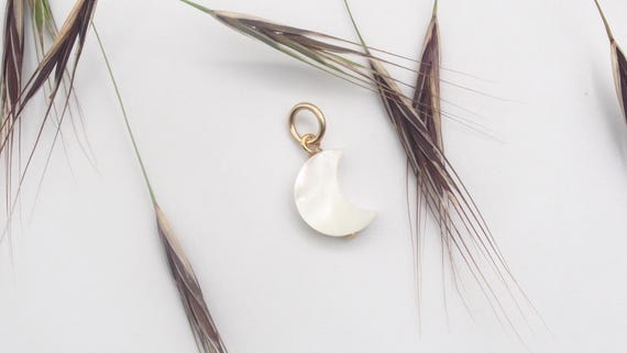 Pendentif Syna lune nacre or 14 carats (gold filled)