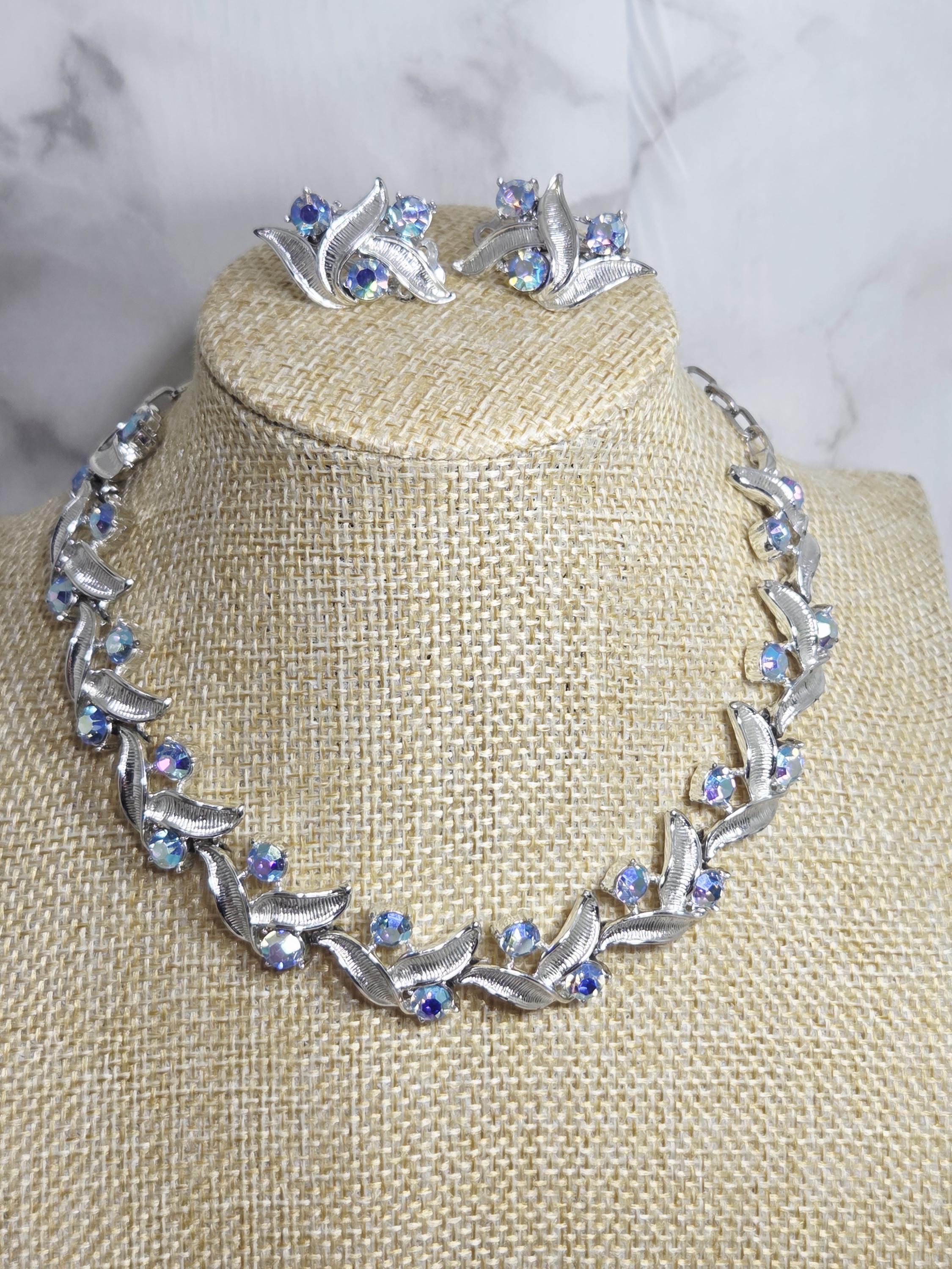 Collier Vintage Argenté CORO - Bijou Ancien Imposant, Relief Décoratif