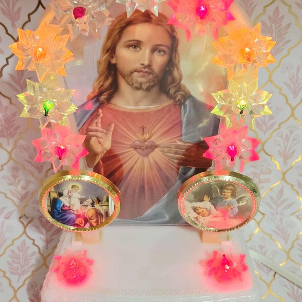 Vintage Kitschy Sacred Heart of Jesus Light Up Devotional Lamp
