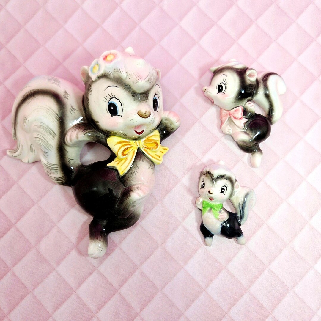 Vintage PY Japan Kitsch Ceramic Dancing Skunk Family Wall Decor