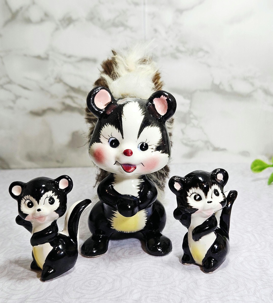 昭和レトロモダンビンテージコレクション美品動物フィギュア(10種類) Vintage Ceramic Furry Skunk Family Figurines Japan - Etsy