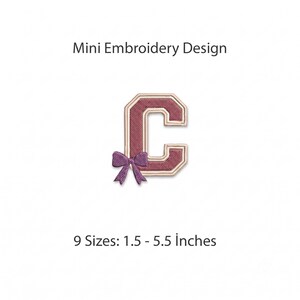 Puede incluir: Un diseño de bordado en miniatura con la letra C en una fuente estilo universitario granate con un contorno rosa claro y un pequeño lazo morado en la parte inferior izquierda. El texto dice Mini Embroidery Design y 9 Sizes: 1.5 - 5.5 inches.