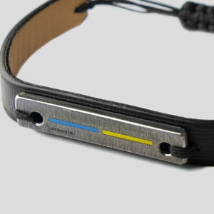 Ukrainisches Flaggenarmband aus Paracord-Leder aus russischem Panzer. Minimalistischer, militärisch angefertigter Schmuck aus Stahl. handgemachtes Erinnerungsgeschenk