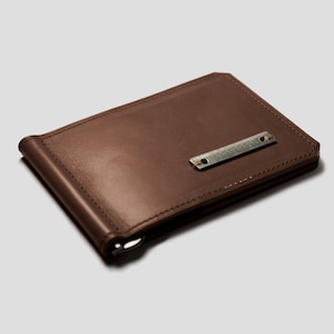 Cartera de bolsillo frontal con pieza de tanque real. Clip para billetes personalizado hecho a mano en piel: regalo único para hombres. Hecho en Ucrania para gente valiente