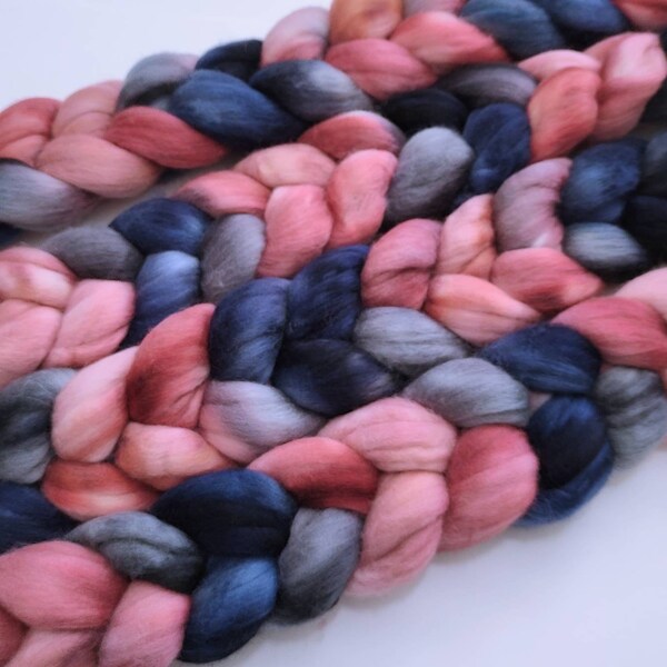 SOLSTICE SUNSET 4oz braid of 100% Superfine Merino Wool hand-dyed spinning fiber/roving/combed top